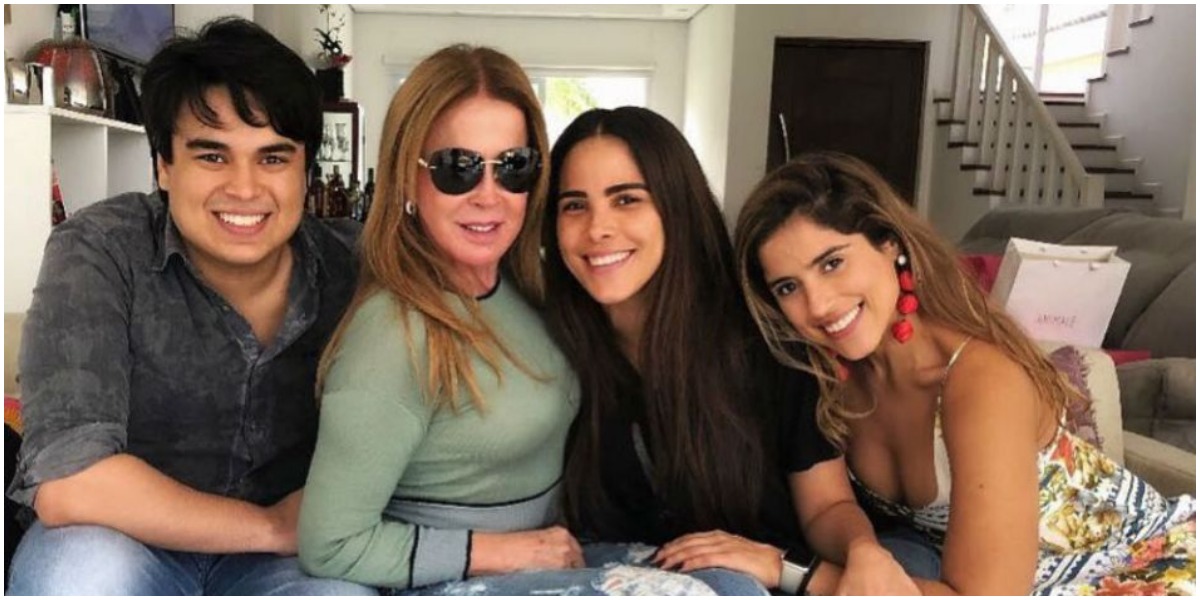 Zilu posa com os filhos (Foto: Instagram)