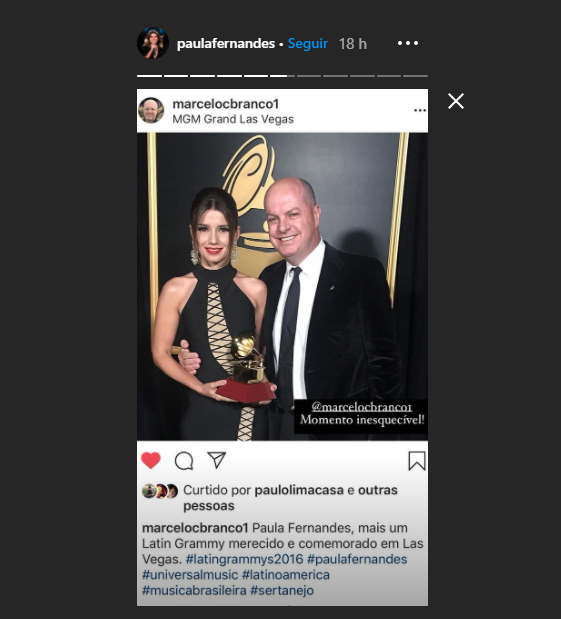Paula Fernandes recebe recado de homem (Foto: Reprodução)