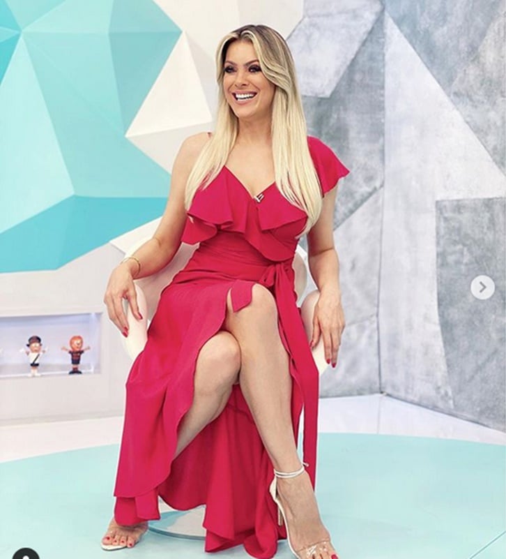 Renata Fan exibiu os seus pernões em foto (Imagem: Reprodução)