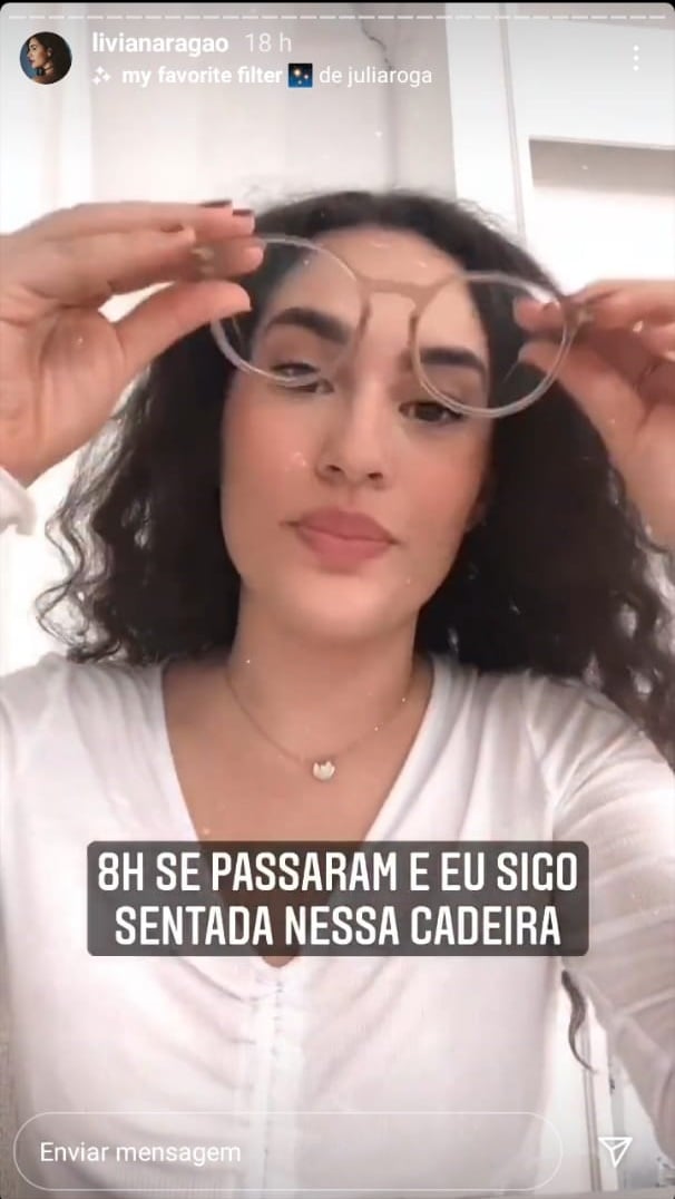 Lívia Aragão viveu duro castigo ao ter que passar 8 horas sentada estudando (Foto: Reprodução)
