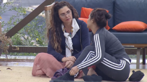 Luiza Ambiel e Raissa Barbosa em A Fazenda 12 (Foto: Divulgação)