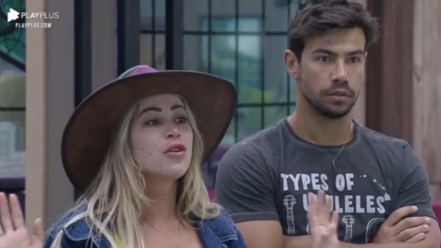 Carol Narizinho leu a nova punição que os peões de A Fazenda receberam (Foto: Reprodução)