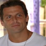 Cassiano (Henri Castelli) em cena de Flor do Caribe (Foto: Reprodução/Globo)