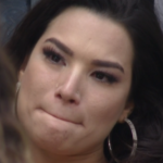 A Fazenda 12: Raissa Barbosa se revolta após ir para a roça: “Vou fazer m****!”