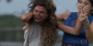 Ritinha leva surra em A Força do Querer  (Foto: Reprodução/Globo)