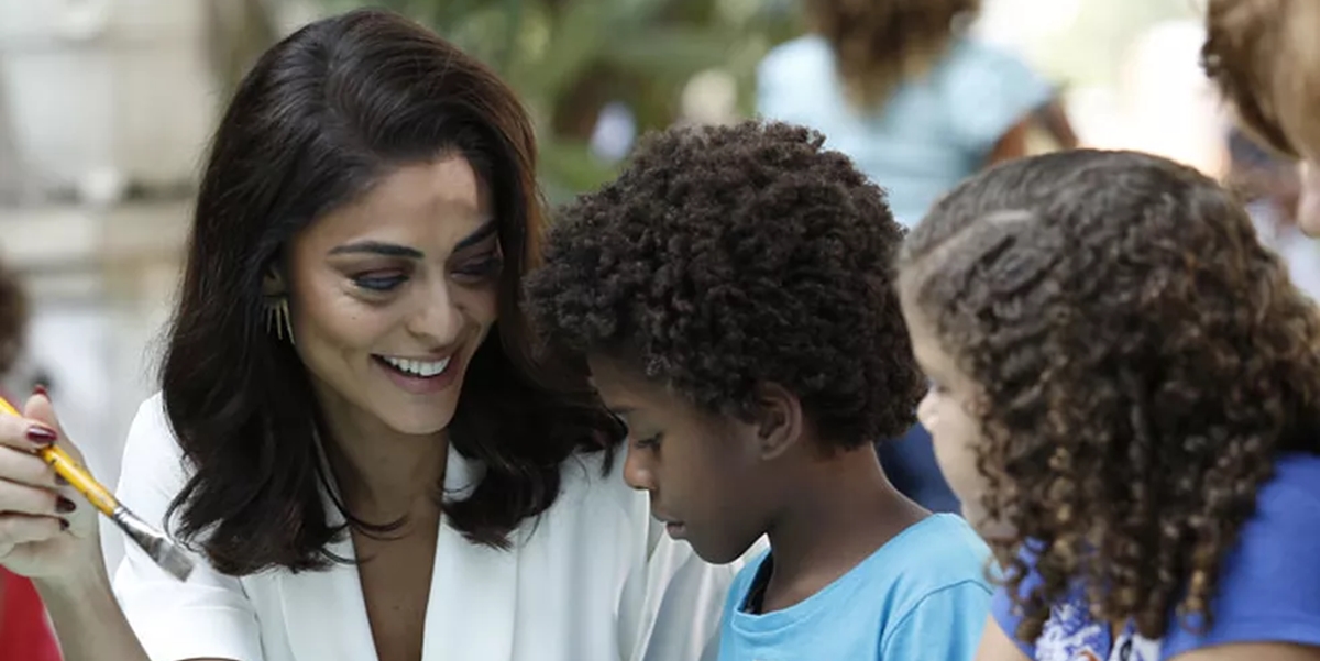 http://tvfoco.uai.com.br/wp-content/uploads/2015/05/Daniela-Mercury.jpg