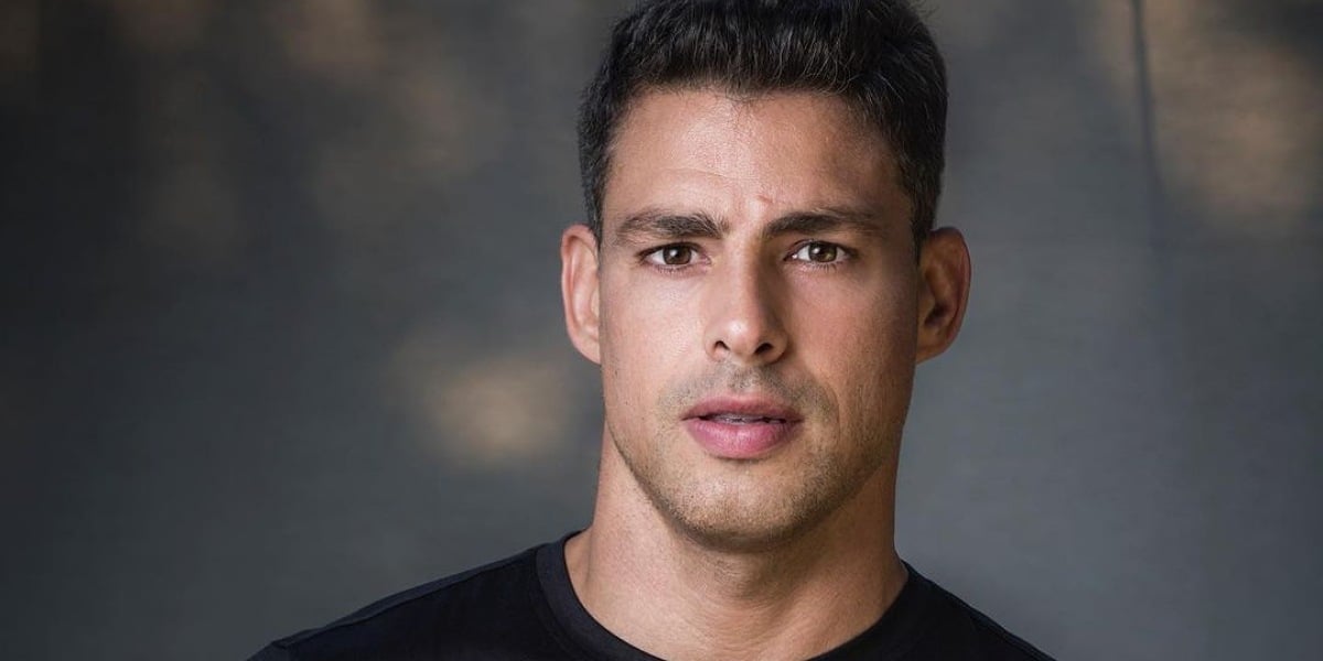 Cauã Reymond revela em entrevista ter sido eleito o mais feio da turma (Foto: Reprodução/Instagram)