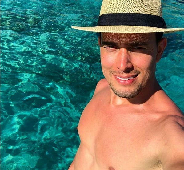 Thiago Salvático se exibiu em foto sem camisa (Imagem: Reprodução)