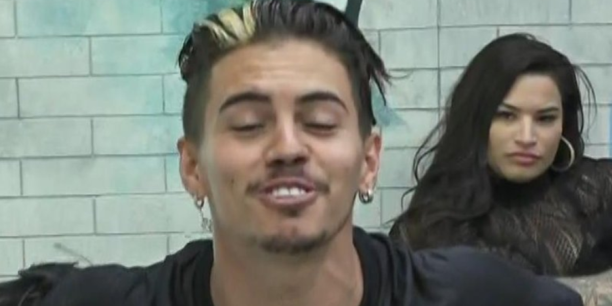 Biel durante discurso em A Fazenda 12 (Foto: Reprodução) 