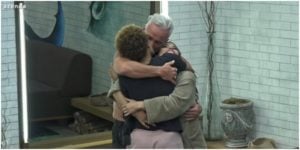 Em A Fazenda, Lidi Lisboa surpreendeu dando beijão em Mateus - Foto: ReproduçãoEm A Fazenda, Lidi Lisboa surpreendeu dando beijão em Mateus - Foto: Reprodução