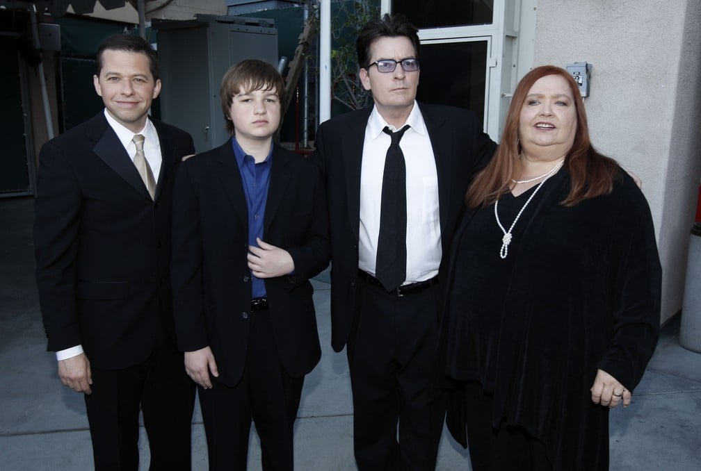 Conchata Ferrell e elenco da série Dois Homens e Meio(Foto: Divulgação)