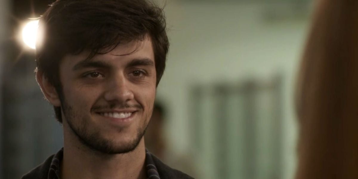 Jonatas sorrindo em cena da novela Totalmente Demais
