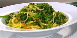 Ana Maria Braga prepara macarrão com brócolis no Mais Você de hoje (Foto: Reprodução)