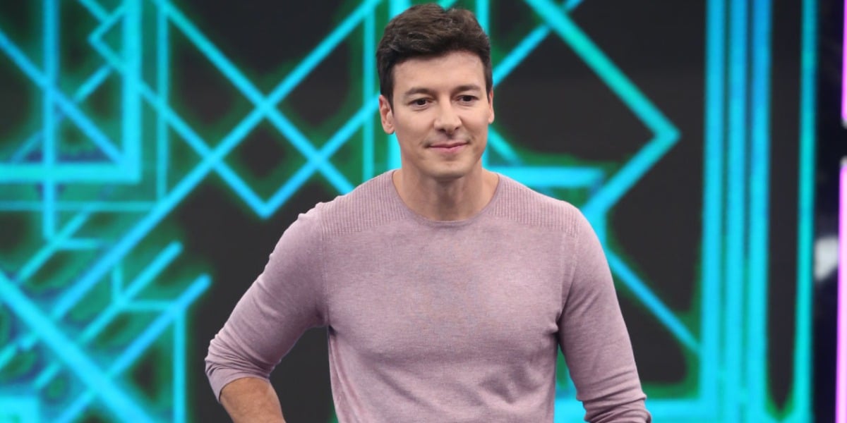 Rodrigo Faro apresentará o "Canta Comigo Teen" (Foto: Reprodução/Record)