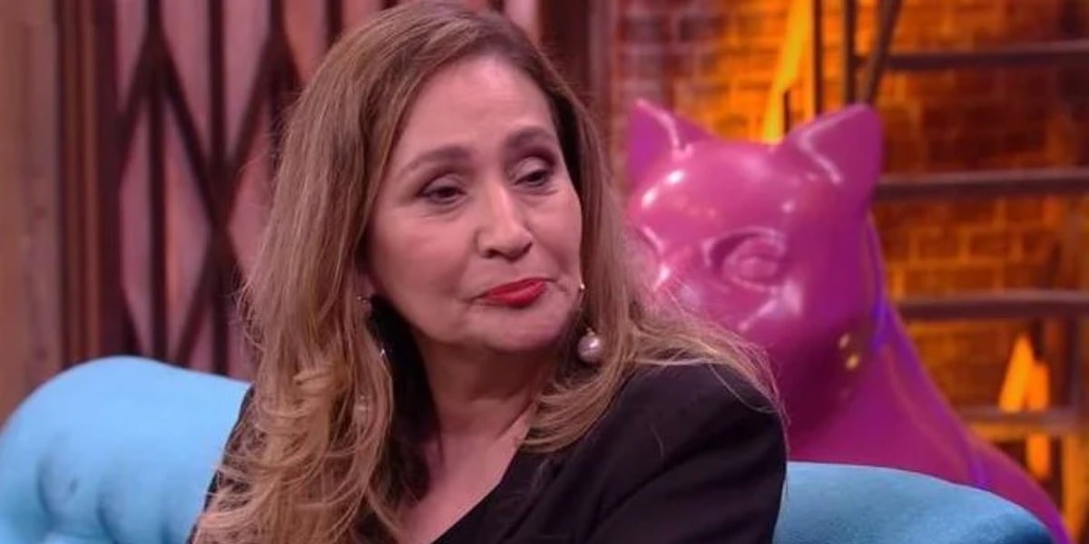 Sonia Abrão rasgou o verbo no "A Tarde é Sua" contra Monique Evans (Foto: Reprodução/Multishow)