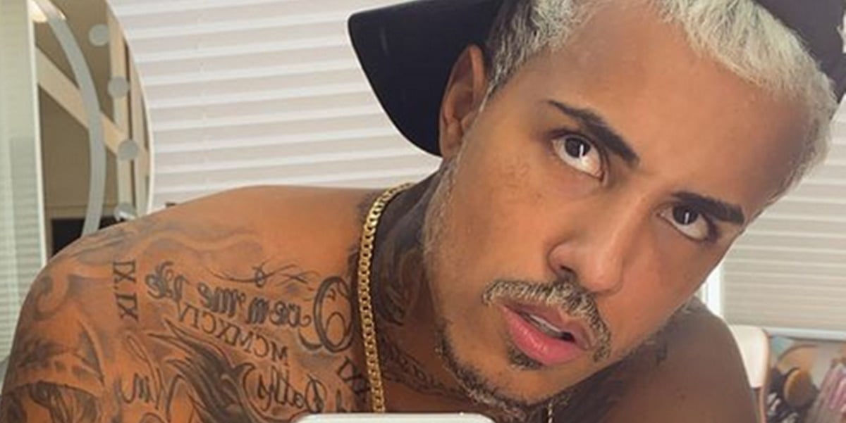 MC Livinho apareceu em foto seminu e agitou os fãs (Foto: Reprodução)