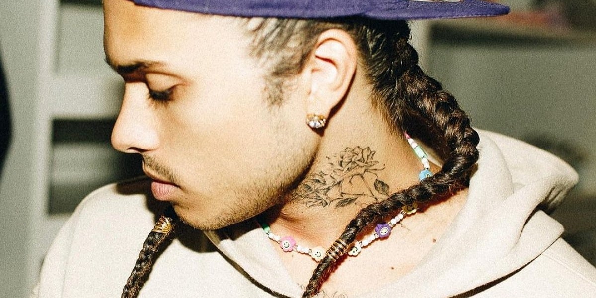 Vitão faz tatuagem de "Flores" em homenagem para Luísa Sonza (Foto: Reprodução/Instagram)