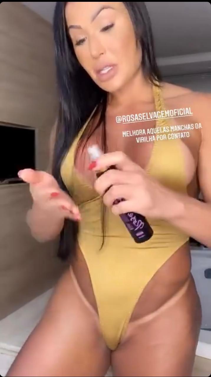 Com body cavado e decotada, Gracyanne Barbosa deixa escapar partes íntimas (Reprodução: Instagram) 