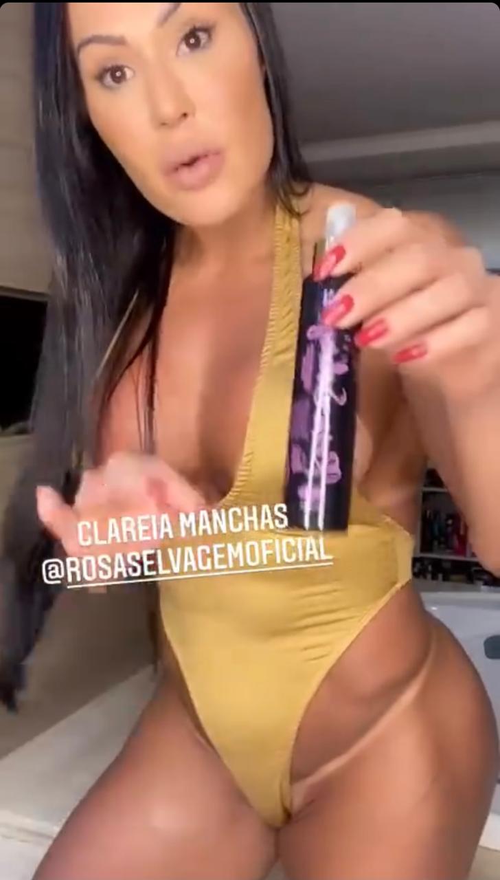 Com body cavado e decotada, Gracyanne Barbosa deixa escapar partes íntimas (Reprodução: Instagram) 