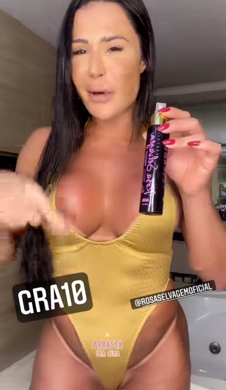 Gracyanne Barbosa faz propaganda e deixa escapar partes íntimas em vídeo (Reprodução: Instagram) 
