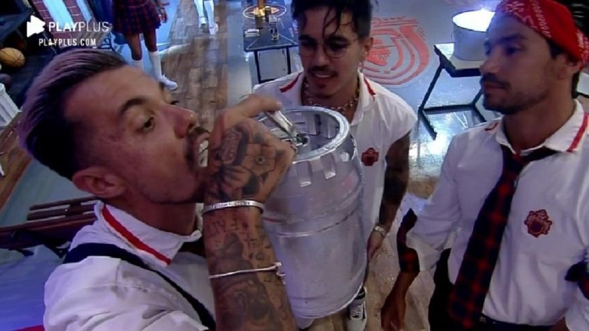 Lipe roubou barris de chopp dos outros peões de A Fazenda (Foto: Reprodução)