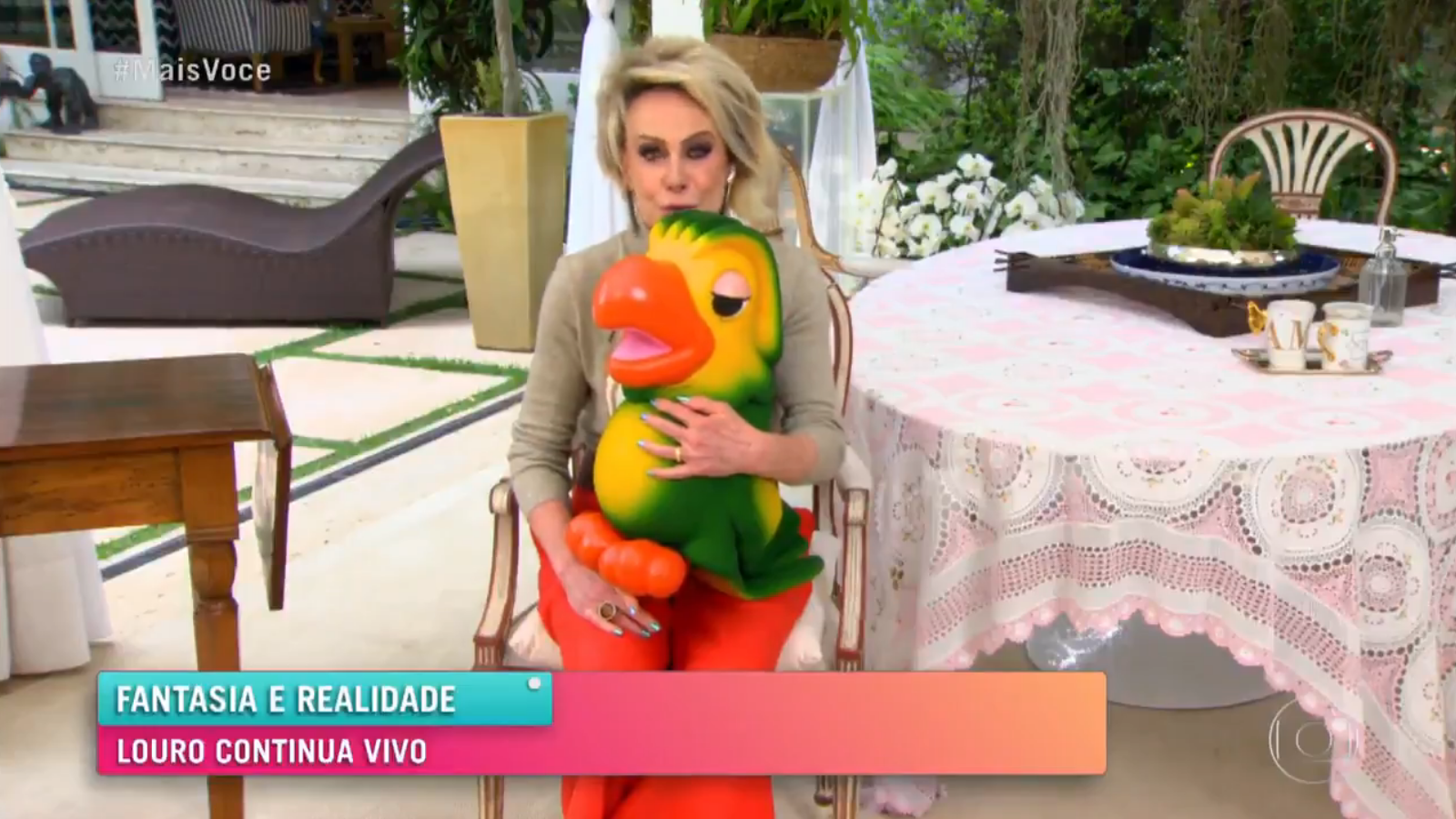 Ana Maria Braga aparece abraçando Loro José (Reprodução) 