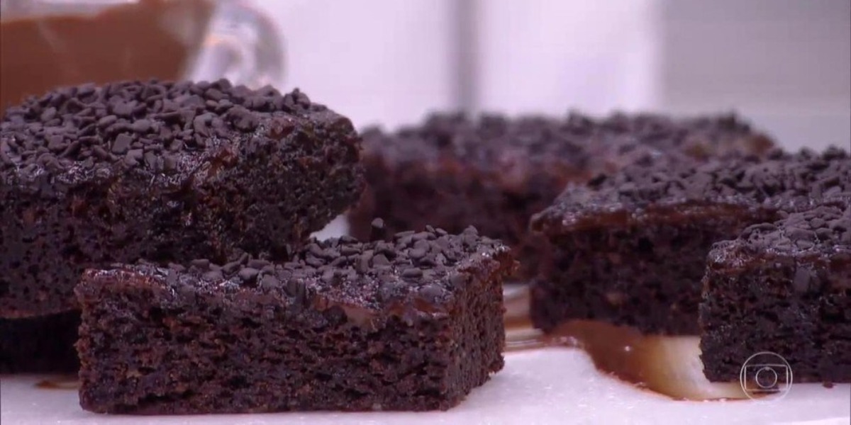 Bolo molhado de micro-ondas-feito por Ana Maria Braga (Foto: Reprodução)