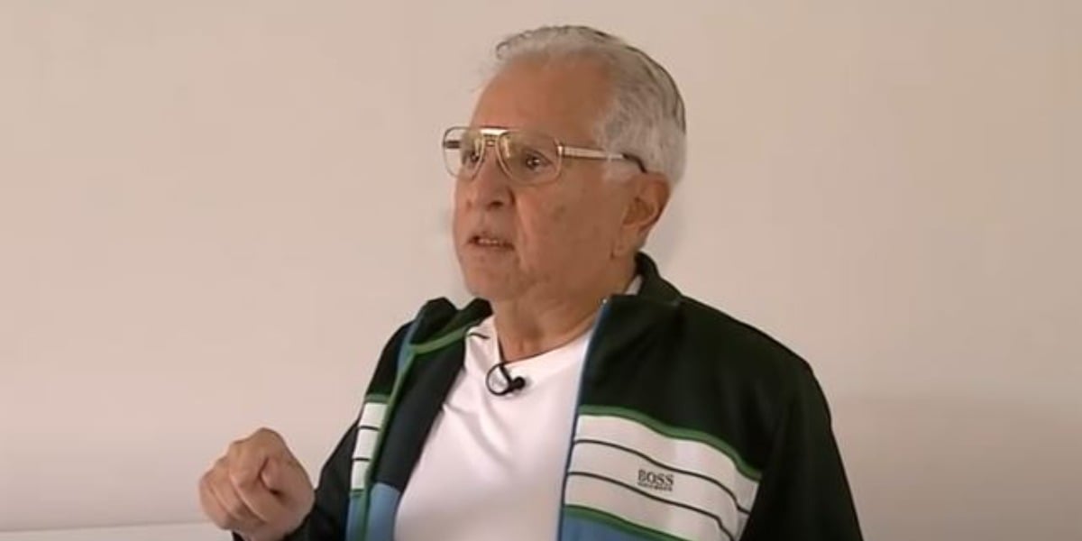 Carlos Alberto de Nóbrega é apresentador do "A Praça é Nossa" (Foto: Reprodução/SBT)