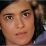 Cristal em conversa com Alberto na novela Flor do Caribe - Foto: Reprodução