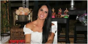 Graciele Lacerda posou de biquíni e mostrou imperfeição no corpo (Foto: Reprodução)
