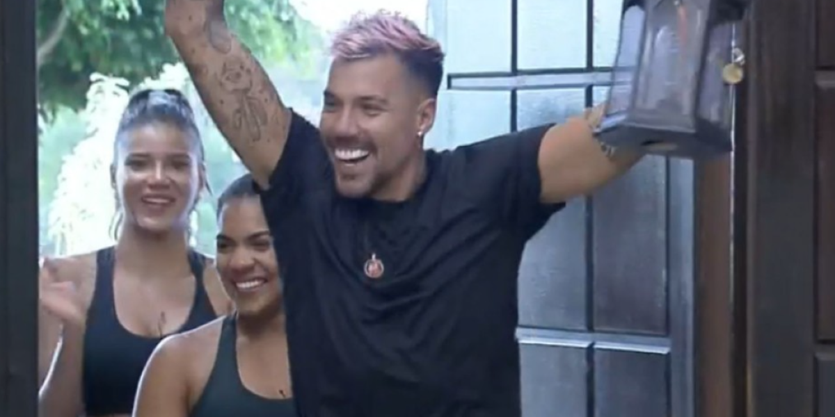 http://tvfoco.uai.com.br/wp-content/uploads/2015/05/Daniela-Mercury.jpg