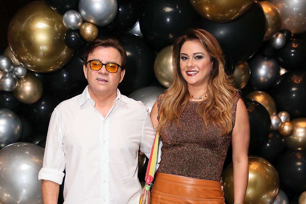 O famoso cantor sertanejo ao lado de sua esposa (Foto: Reprodução)