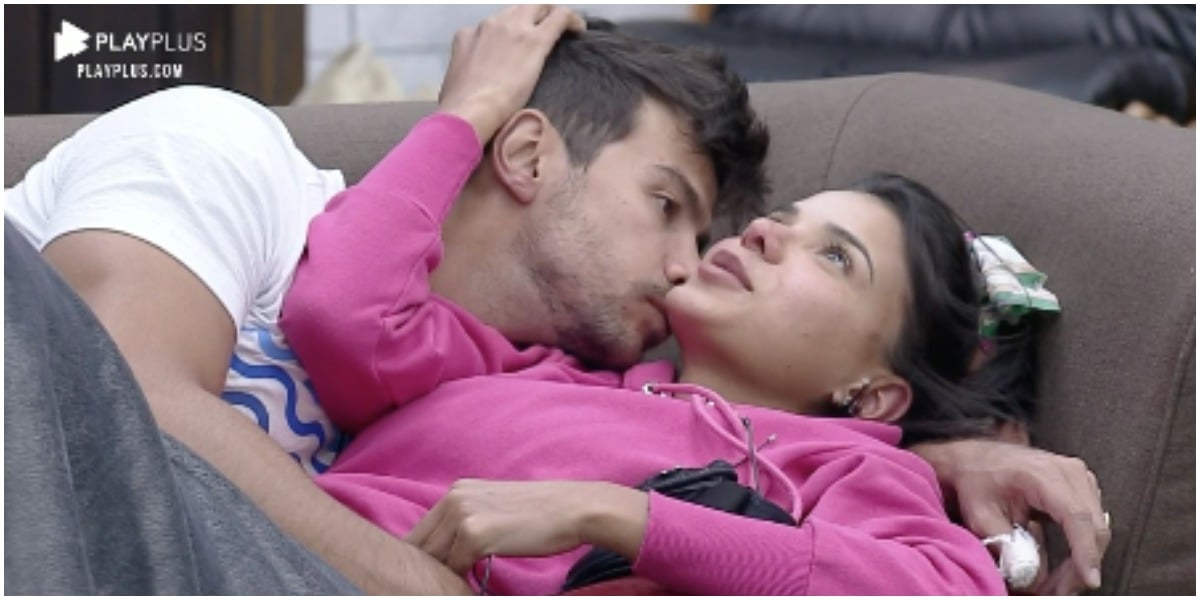 Jake e Mariano movimentam edredom em A Fazenda e público aposta em sexo (Foto: Reprodução)