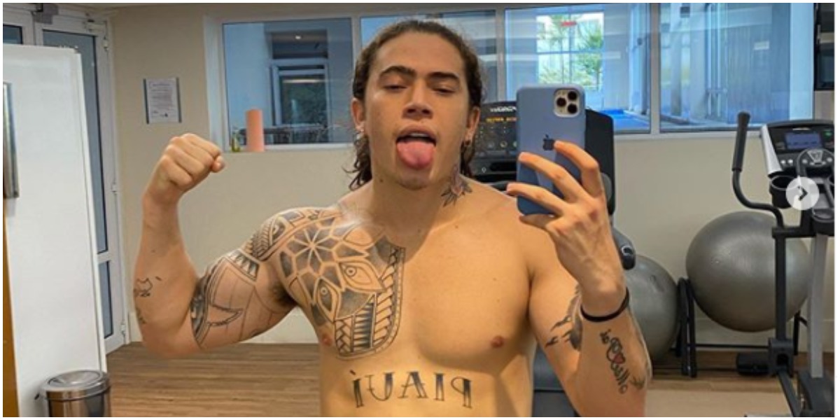 Whindersson Nunes posou junto de sua namorada após assumir relação (Foto: Reprodução)
