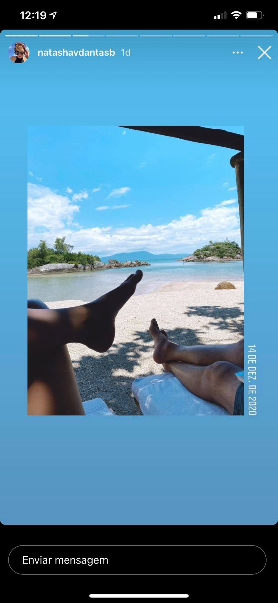 Natasha Dantas flagrou pés de William Bonner (Foto: Reprodução/Instagram)
