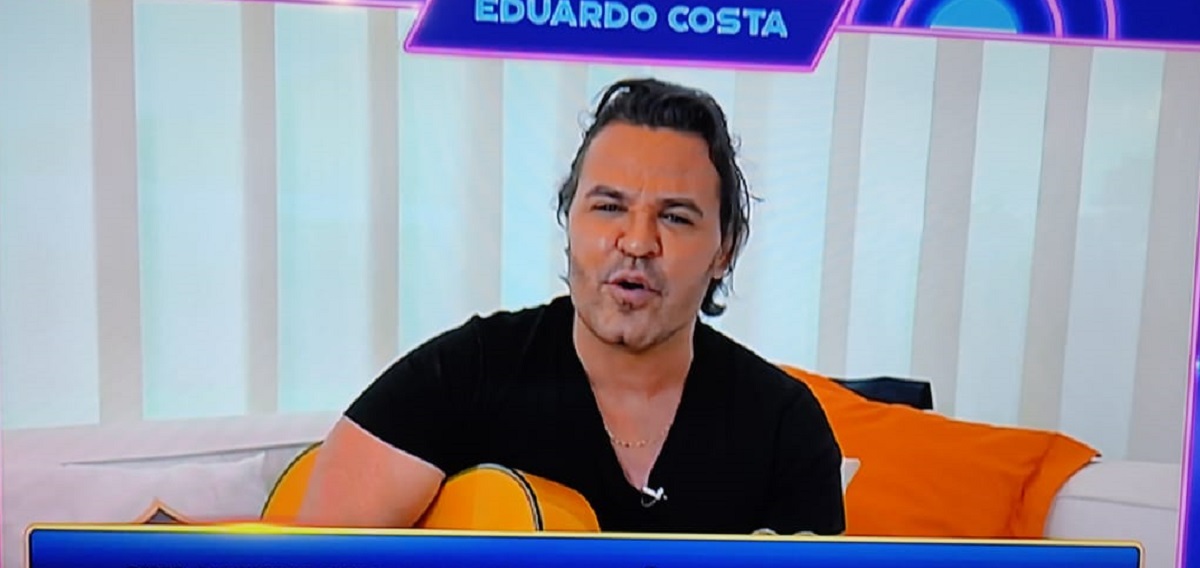 Eduardo Costa no Programa do Ratinho (Foto: Reprodução) Helen Ganzarolli Leonardo