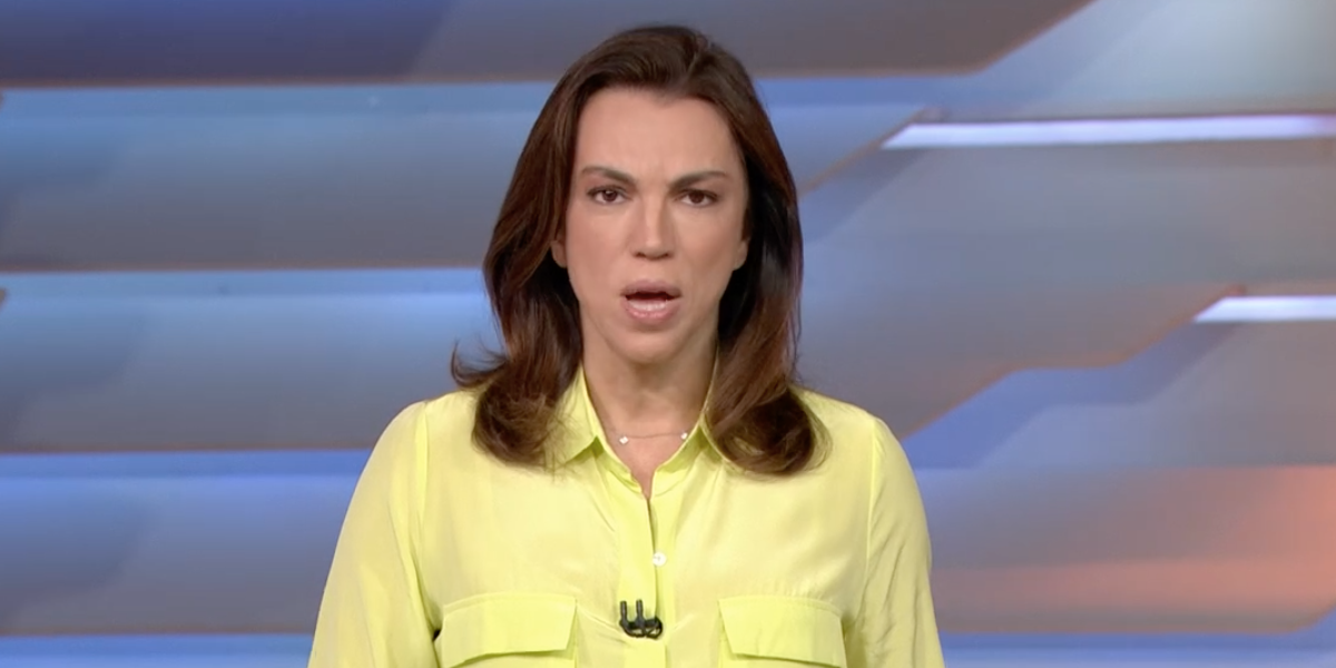 Ana Paula Araújo abre jornal às pressas para falar sobre vacinação (Reprodução)