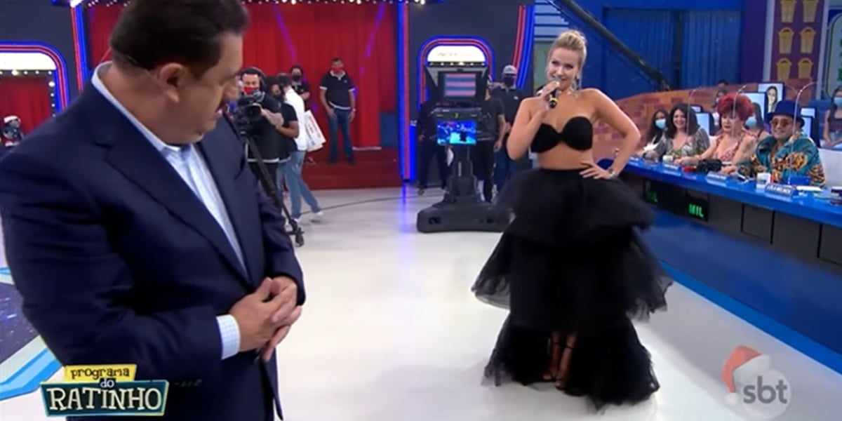 Ratinho pegou no pé de Lola Melnick por conta de look (Foto: Reprodução)