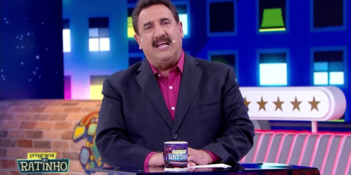 Ratinho não perdoou look de Lola Melnick ao vivo no SBT (Foto: Reprodução)