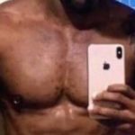 Vaza nude de famoso cantor após esposa descobrir traição com filho fora do casamento: ‘Anaconda’