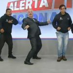Sikêra Jr. fez até dancinha ao mostrar música feita contra Xuxa no Alerta Nacional (Foto: Reprodução / RedeTV!)