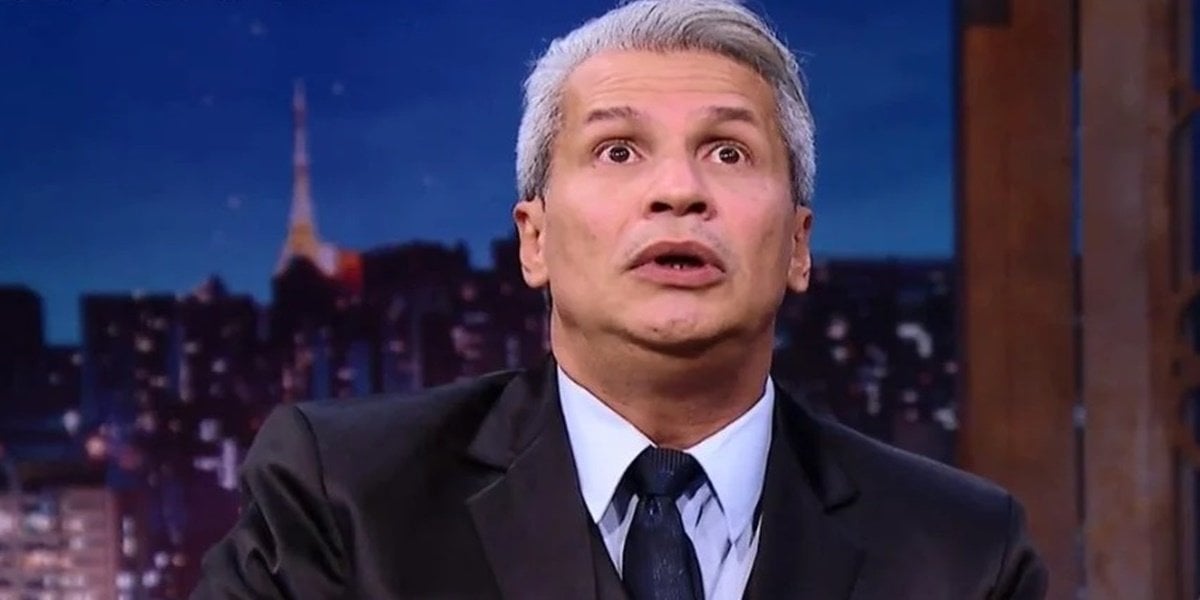 Sikêra Jr apresenta o "Alerta Nacional", da RedeTV! (Foto: Reprodução/SBT)