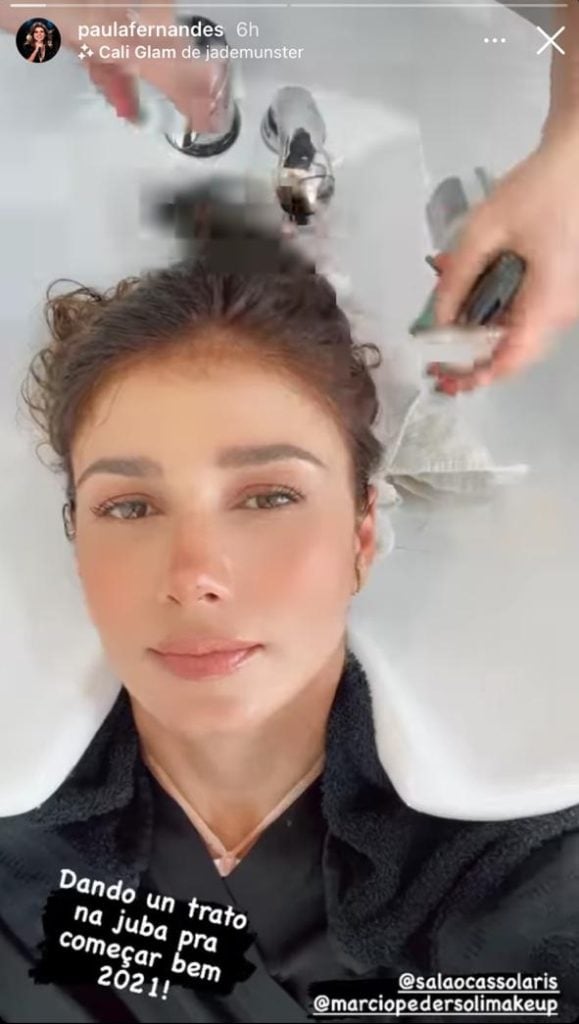 Paula Fernandes surge no salão de beleza (Reprodução: Instagram)