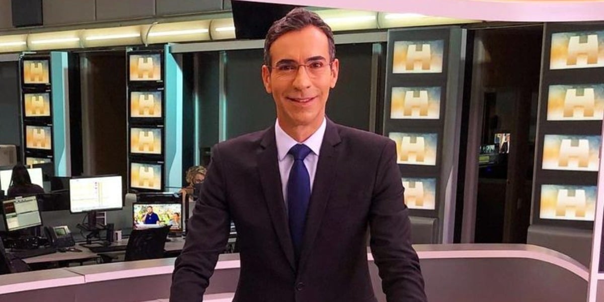 César Tralli no comando do "Jornal Hoje", da TV Globo (Foto: Reprodução/Instagram)