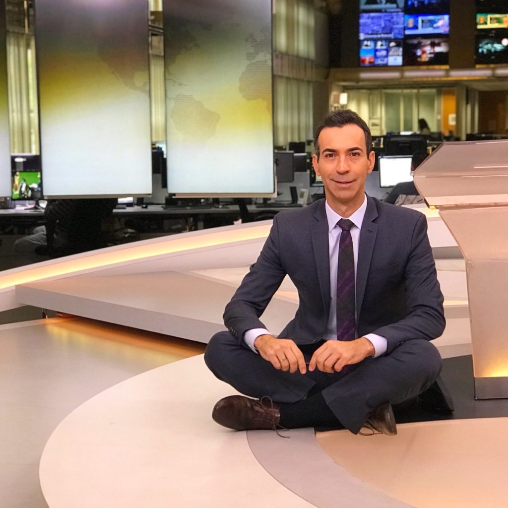César Tralli vem ocupando o lugar de Maju Coutinho no comando do Jornal Hoje e ampliando audiência (Foto reprodução) 