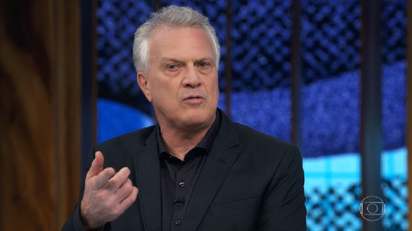 Pedro Bial se emocionou durante encerramento de programa na Globo (Foto: Reprodução)