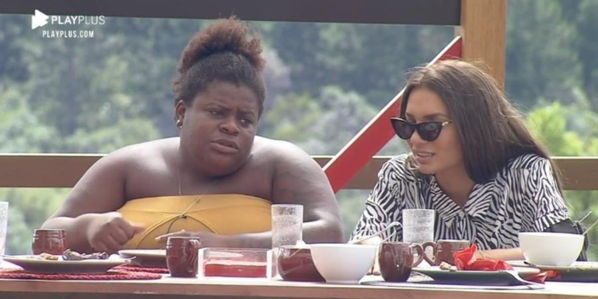 Jojo Todynho e Stéfani Bays em A Fazenda 12 (Foto: Reprodução)