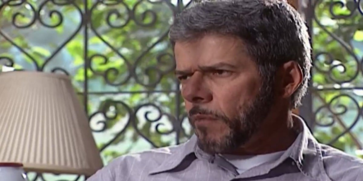 Pedro ficará furioso com Íris em Laços de Família (foto: Reprodução)