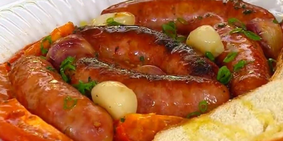 Linguiça ao forno com tomates preparada por Ana Maria Braga (Foto: Reprodução)