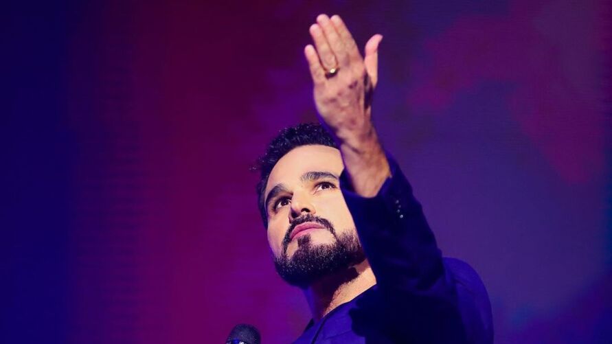 Luciano Camargo apresentou especial de fim de semana gospel, mas desmoronou na audiência (Foto reprodução) 